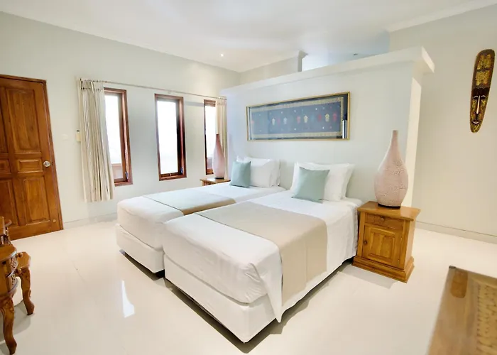 Poinciana 3*