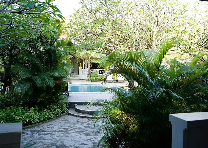 Poinciana 3*
